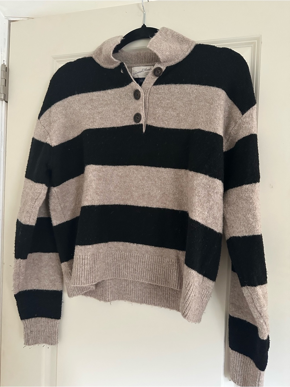 Universal Thread Striped V-Neck Pullover - Black & Beige